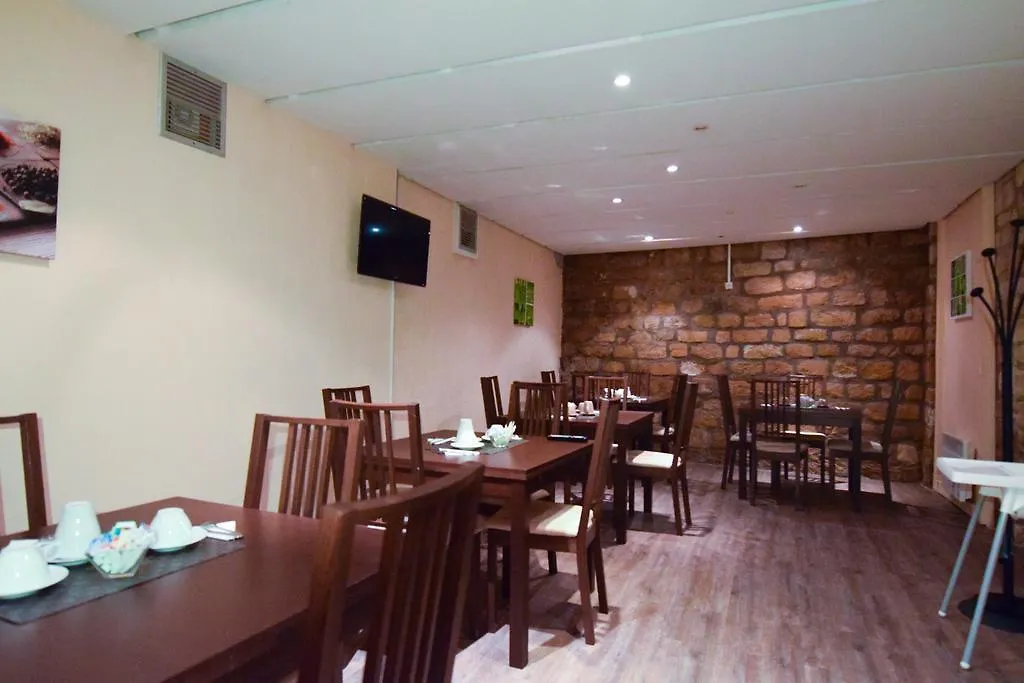渣油昂佩利亚雷纳奎酒店 公寓式酒店 3*