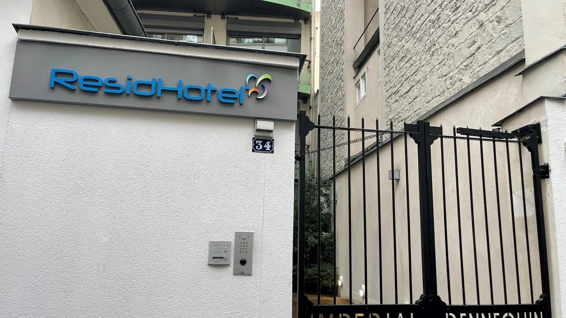 渣油昂佩利亚雷纳奎酒店