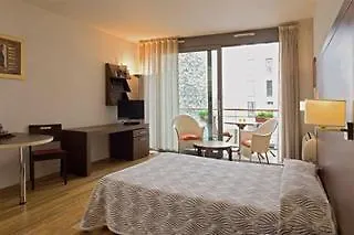 渣油昂佩利亚雷纳奎酒店 公寓式酒店 3*